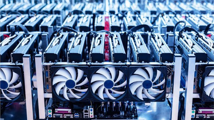 他在 2010 年花 10,000 个比特币买下两块披萨 4 显卡(GPU)挖矿